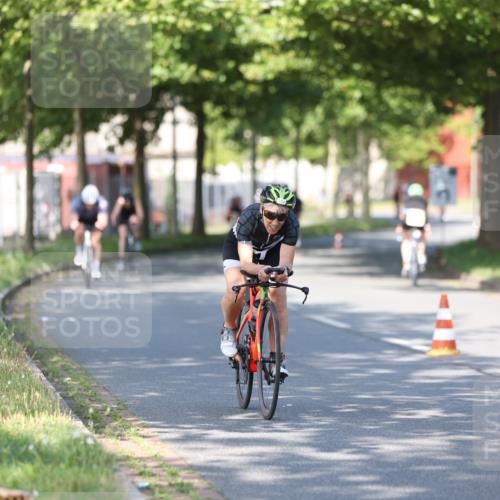10.08.2025 - GEWOBA Citytriathlon Bremen Yannick Fuchs http://msf.ph/oto/8541001 10.08.2025 10:33:44 Radfahren 81, 127, 151, 161, 245, 350, 394, 400, 428, 451, 491, 504 meine-sportfotos.de