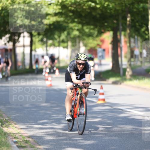 10.08.2025 - GEWOBA Citytriathlon Bremen Yannick Fuchs http://msf.ph/oto/8541003 10.08.2025 10:33:44 Radfahren 81, 127, 151, 161, 245, 350, 394, 400, 428, 451, 491, 504 meine-sportfotos.de