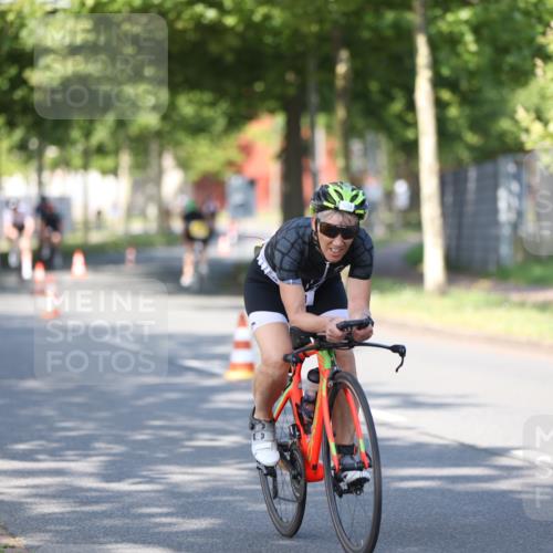 10.08.2025 - GEWOBA Citytriathlon Bremen Yannick Fuchs http://msf.ph/oto/8541008 10.08.2025 10:33:45 Radfahren 81, 127, 151, 161, 245, 350, 394, 400, 428, 451, 491, 504 meine-sportfotos.de