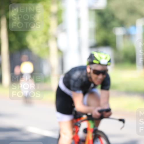 10.08.2025 - GEWOBA Citytriathlon Bremen Yannick Fuchs http://msf.ph/oto/8541011 10.08.2025 10:33:45 Radfahren 81, 127, 151, 161, 245, 350, 394, 400, 428, 451, 491, 504 meine-sportfotos.de