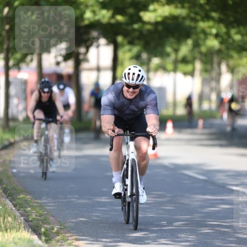 10.08.2025 - GEWOBA Citytriathlon Bremen Yannick Fuchs http://msf.ph/oto/8541020 10.08.2025 10:33:47 Radfahren 81, 97, 151, 161, 245, 350, 394, 400, 427, 428, 451, 491, 504, 512 meine-sportfotos.de