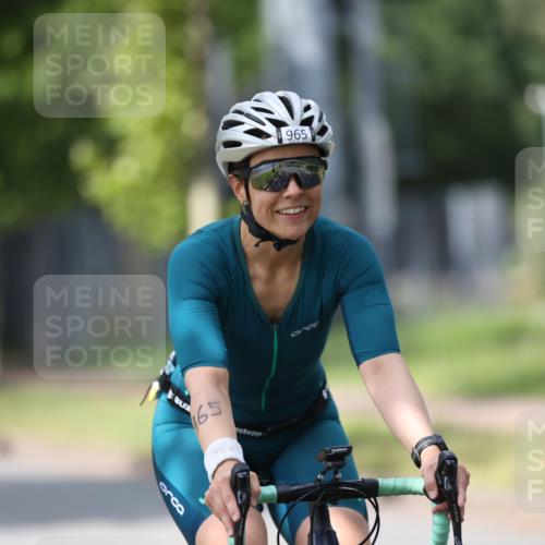 10.08.2025 - GEWOBA Citytriathlon Bremen Yannick Fuchs http://msf.ph/oto/8541023 10.08.2025 12:44:25 Radfahren 586, 661, 669, 693, 703, 713, 731, 746, 800, 911, 965 meine-sportfotos.de