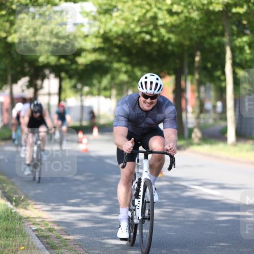 10.08.2025 - GEWOBA Citytriathlon Bremen Yannick Fuchs http://msf.ph/oto/8541024 10.08.2025 10:33:48 Radfahren 81, 97, 151, 161, 245, 350, 394, 400, 427, 428, 451, 491, 504, 512 meine-sportfotos.de