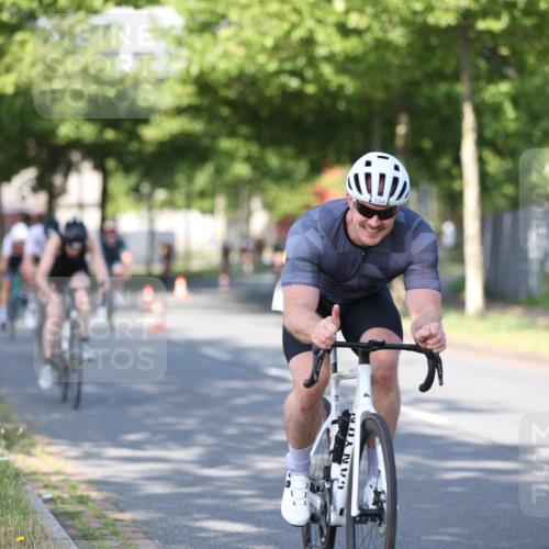 10.08.2025 - GEWOBA Citytriathlon Bremen Yannick Fuchs http://msf.ph/oto/8541026 10.08.2025 10:33:48 Radfahren 81, 97, 151, 161, 245, 350, 394, 400, 427, 428, 451, 491, 504, 512 meine-sportfotos.de