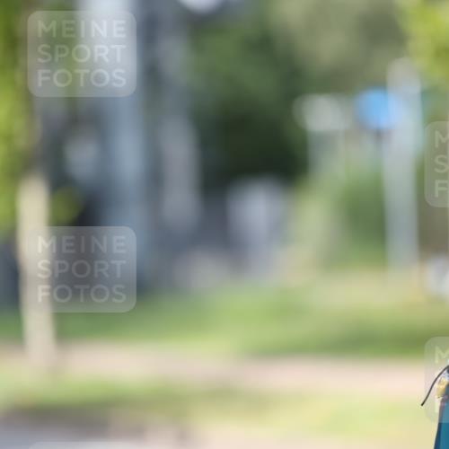 10.08.2025 - GEWOBA Citytriathlon Bremen Yannick Fuchs http://msf.ph/oto/8541027 10.08.2025 12:44:26 Radfahren 586, 661, 669, 693, 703, 713, 746, 800, 911, 965 meine-sportfotos.de