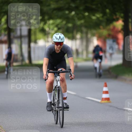 10.08.2025 - GEWOBA Citytriathlon Bremen Yannick Fuchs http://msf.ph/oto/8541035 10.08.2025 12:44:27 Radfahren 586, 669, 693, 703, 713, 746, 800, 911, 965 meine-sportfotos.de