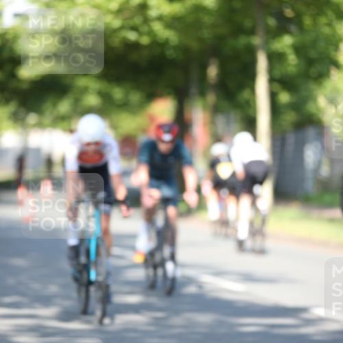 10.08.2025 - GEWOBA Citytriathlon Bremen Yannick Fuchs http://msf.ph/oto/8541040 10.08.2025 10:33:50 Radfahren 81, 97, 151, 161, 245, 350, 394, 400, 409, 427, 428, 451, 491, 504, 512 meine-sportfotos.de