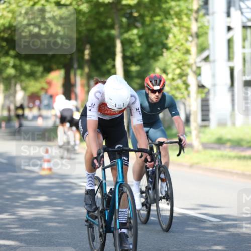 10.08.2025 - GEWOBA Citytriathlon Bremen Yannick Fuchs http://msf.ph/oto/8541043 10.08.2025 10:33:51 Radfahren 81, 97, 151, 161, 245, 350, 394, 400, 409, 419, 427, 428, 451, 491, 504, 512 meine-sportfotos.de