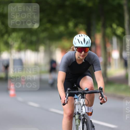 10.08.2025 - GEWOBA Citytriathlon Bremen Yannick Fuchs http://msf.ph/oto/8541044 10.08.2025 12:44:28 Radfahren 586, 669, 693, 703, 713, 746, 800, 819, 911, 965 meine-sportfotos.de