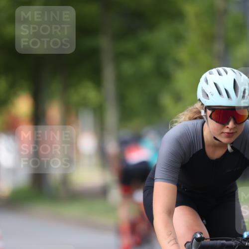 10.08.2025 - GEWOBA Citytriathlon Bremen Yannick Fuchs http://msf.ph/oto/8541049 10.08.2025 12:44:28 Radfahren 586, 669, 693, 703, 713, 746, 800, 819, 911, 965 meine-sportfotos.de