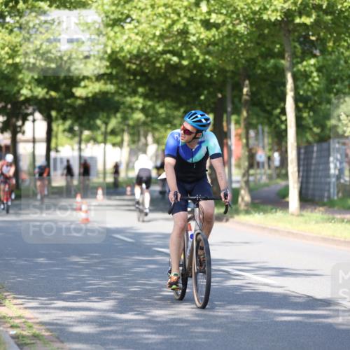 10.08.2025 - GEWOBA Citytriathlon Bremen Yannick Fuchs http://msf.ph/oto/8541050 10.08.2025 10:33:52 Radfahren 81, 97, 151, 161, 245, 350, 394, 400, 409, 419, 427, 451, 491, 504, 512 meine-sportfotos.de