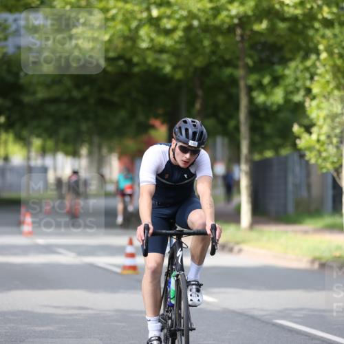 10.08.2025 - GEWOBA Citytriathlon Bremen Yannick Fuchs http://msf.ph/oto/8541053 10.08.2025 12:44:32 Radfahren 586, 607, 669, 713, 746, 800, 819, 911, 958, 965, 1030 meine-sportfotos.de