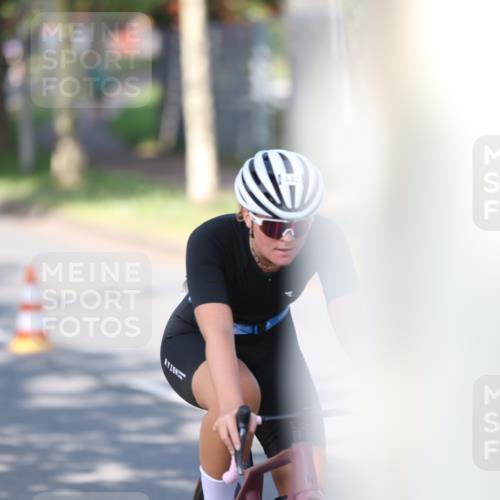 10.08.2025 - GEWOBA Citytriathlon Bremen Yannick Fuchs http://msf.ph/oto/8541062 10.08.2025 10:34:45 Radfahren 21, 129, 147, 213, 358, 413, 442, 500 meine-sportfotos.de