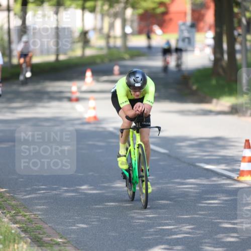 10.08.2025 - GEWOBA Citytriathlon Bremen Yannick Fuchs http://msf.ph/oto/8541064 10.08.2025 10:34:46 Radfahren 21, 129, 147, 213, 358, 413, 442, 500 meine-sportfotos.de