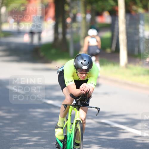 10.08.2025 - GEWOBA Citytriathlon Bremen Yannick Fuchs http://msf.ph/oto/8541068 10.08.2025 10:34:47 Radfahren 21, 129, 147, 213, 358, 413, 442, 500 meine-sportfotos.de