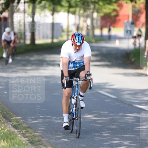 10.08.2025 - GEWOBA Citytriathlon Bremen Yannick Fuchs http://msf.ph/oto/8541074 10.08.2025 10:34:48 Radfahren 21, 129, 147, 213, 358, 379, 413, 442, 500 meine-sportfotos.de
