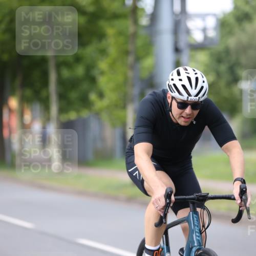 10.08.2025 - GEWOBA Citytriathlon Bremen Yannick Fuchs http://msf.ph/oto/8541078 10.08.2025 12:44:36 Radfahren 586, 607, 669, 800, 809, 819, 911, 958, 965, 1030 meine-sportfotos.de