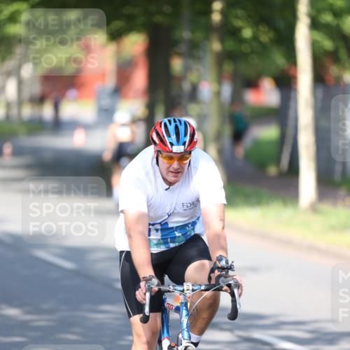10.08.2025 - GEWOBA Citytriathlon Bremen Yannick Fuchs http://msf.ph/oto/8541079 10.08.2025 10:34:48 Radfahren 21, 129, 147, 213, 358, 379, 413, 442, 500 meine-sportfotos.de