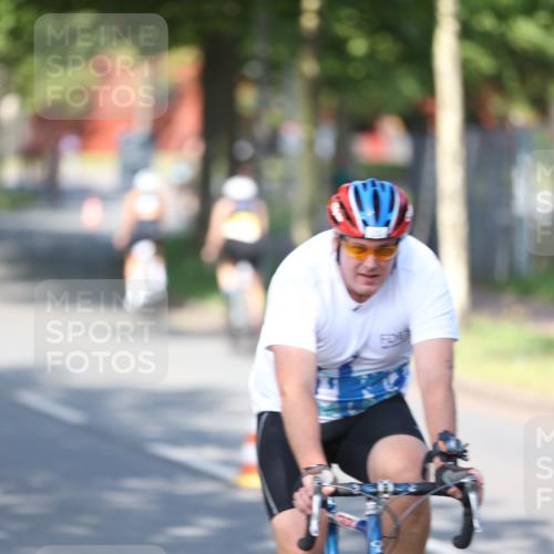 10.08.2025 - GEWOBA Citytriathlon Bremen Yannick Fuchs http://msf.ph/oto/8541082 10.08.2025 10:34:48 Radfahren 21, 129, 147, 213, 358, 379, 413, 442, 500 meine-sportfotos.de