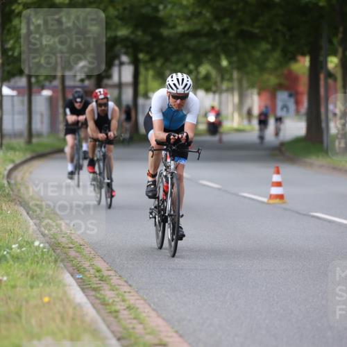 10.08.2025 - GEWOBA Citytriathlon Bremen Yannick Fuchs http://msf.ph/oto/8541083 10.08.2025 12:44:40 Radfahren 586, 607, 638, 800, 809, 819, 958, 1030 meine-sportfotos.de