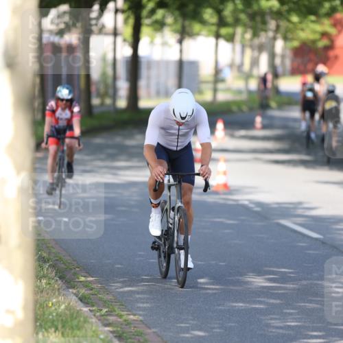 10.08.2025 - GEWOBA Citytriathlon Bremen Yannick Fuchs http://msf.ph/oto/8541085 10.08.2025 10:34:51 Radfahren 21, 129, 147, 181, 358, 379, 404, 413, 442, 461 meine-sportfotos.de