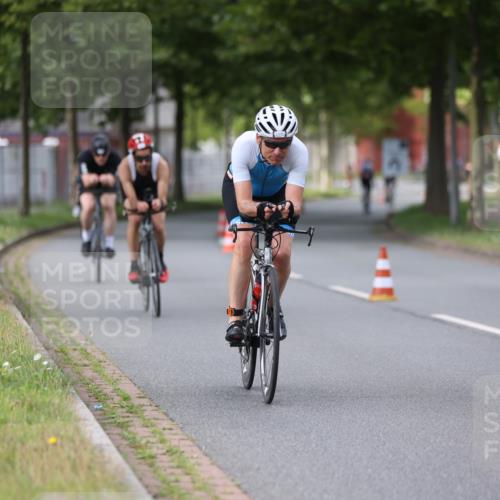 10.08.2025 - GEWOBA Citytriathlon Bremen Yannick Fuchs http://msf.ph/oto/8541086 10.08.2025 12:44:40 Radfahren 586, 607, 638, 800, 809, 819, 958, 1030 meine-sportfotos.de