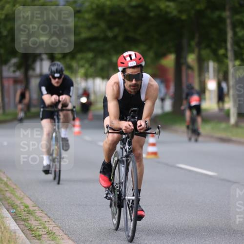 10.08.2025 - GEWOBA Citytriathlon Bremen Yannick Fuchs http://msf.ph/oto/8541100 10.08.2025 12:44:41 Radfahren 586, 607, 638, 800, 809, 819, 958, 1030 meine-sportfotos.de