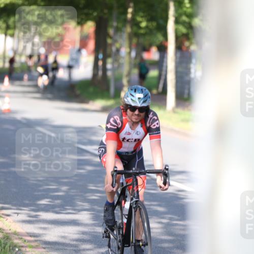 10.08.2025 - GEWOBA Citytriathlon Bremen Yannick Fuchs http://msf.ph/oto/8541101 10.08.2025 10:34:53 Radfahren 21, 129, 147, 181, 379, 393, 404, 413, 442, 461 meine-sportfotos.de
