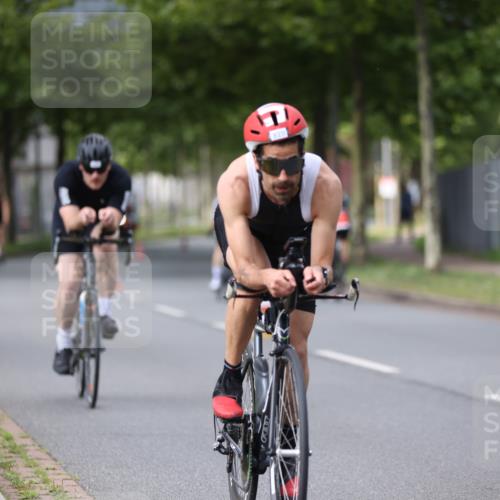 10.08.2025 - GEWOBA Citytriathlon Bremen Yannick Fuchs http://msf.ph/oto/8541102 10.08.2025 12:44:42 Radfahren 586, 607, 638, 800, 809, 819, 958, 1030 meine-sportfotos.de