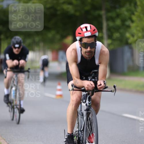 10.08.2025 - GEWOBA Citytriathlon Bremen Yannick Fuchs http://msf.ph/oto/8541105 10.08.2025 12:44:42 Radfahren 586, 607, 638, 800, 809, 819, 958, 1030 meine-sportfotos.de
