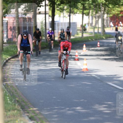 10.08.2025 - GEWOBA Citytriathlon Bremen Yannick Fuchs http://msf.ph/oto/8541107 10.08.2025 10:34:59 Radfahren 21, 129, 147, 181, 241, 379, 393, 404, 413, 445, 461 meine-sportfotos.de