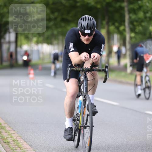 10.08.2025 - GEWOBA Citytriathlon Bremen Yannick Fuchs http://msf.ph/oto/8541108 10.08.2025 12:44:42 Radfahren 586, 607, 638, 800, 809, 819, 958, 1030 meine-sportfotos.de