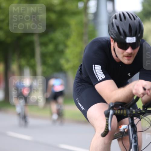 10.08.2025 - GEWOBA Citytriathlon Bremen Yannick Fuchs http://msf.ph/oto/8541114 10.08.2025 12:44:43 Radfahren 586, 607, 638, 800, 809, 819, 958, 1030 meine-sportfotos.de