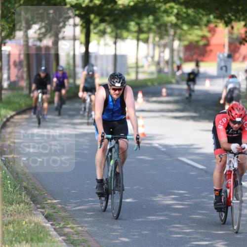 10.08.2025 - GEWOBA Citytriathlon Bremen Yannick Fuchs http://msf.ph/oto/8541118 10.08.2025 10:35:00 Radfahren 21, 129, 147, 181, 241, 379, 393, 404, 413, 445, 461 meine-sportfotos.de