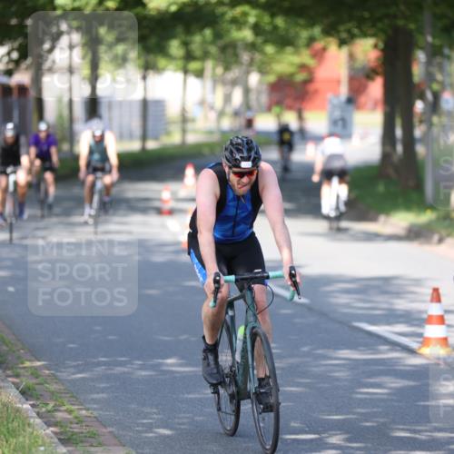 10.08.2025 - GEWOBA Citytriathlon Bremen Yannick Fuchs http://msf.ph/oto/8541120 10.08.2025 10:35:01 Radfahren 21, 129, 147, 181, 241, 379, 393, 404, 413, 445, 461 meine-sportfotos.de