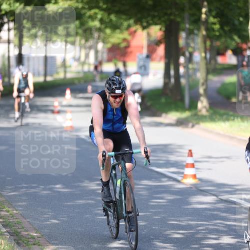 10.08.2025 - GEWOBA Citytriathlon Bremen Yannick Fuchs http://msf.ph/oto/8541122 10.08.2025 10:35:01 Radfahren 21, 129, 147, 181, 241, 379, 393, 404, 413, 445, 461 meine-sportfotos.de