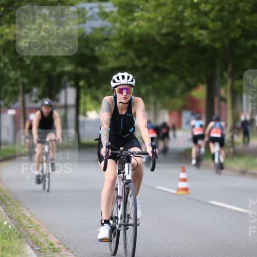 10.08.2025 - GEWOBA Citytriathlon Bremen Yannick Fuchs http://msf.ph/oto/8541125 10.08.2025 12:44:45 Radfahren 586, 607, 638, 716, 800, 809, 819, 958, 1030 meine-sportfotos.de
