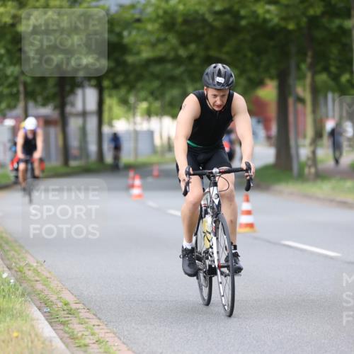 10.08.2025 - GEWOBA Citytriathlon Bremen Yannick Fuchs http://msf.ph/oto/8541134 10.08.2025 12:44:46 Radfahren 586, 607, 638, 716, 786, 800, 809, 819, 958, 1030 meine-sportfotos.de