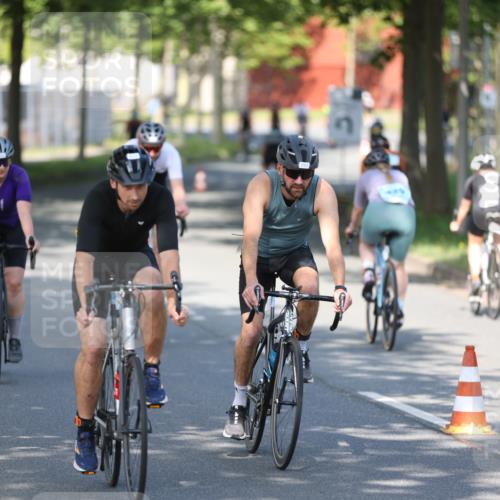 10.08.2025 - GEWOBA Citytriathlon Bremen Yannick Fuchs http://msf.ph/oto/8541140 10.08.2025 10:35:03 Radfahren 129, 147, 181, 241, 379, 393, 404, 413, 444, 445, 461 meine-sportfotos.de