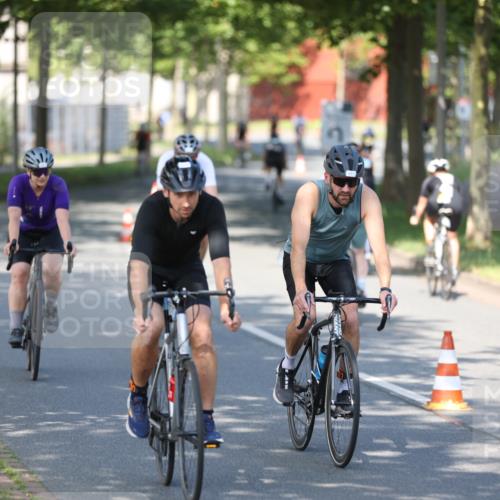 10.08.2025 - GEWOBA Citytriathlon Bremen Yannick Fuchs http://msf.ph/oto/8541143 10.08.2025 10:35:04 Radfahren 129, 147, 181, 241, 379, 382, 393, 404, 413, 444, 445, 461 meine-sportfotos.de
