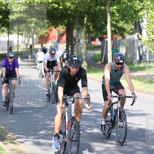 10.08.2025 - GEWOBA Citytriathlon Bremen Yannick Fuchs http://msf.ph/oto/8541148 10.08.2025 10:35:04 Radfahren 129, 147, 181, 241, 379, 382, 393, 404, 413, 444, 445, 461 meine-sportfotos.de