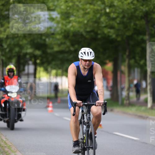 10.08.2025 - GEWOBA Citytriathlon Bremen Yannick Fuchs http://msf.ph/oto/8541149 10.08.2025 12:44:50 Radfahren 607, 638, 716, 727, 786, 800, 809, 819, 958, 1030 meine-sportfotos.de