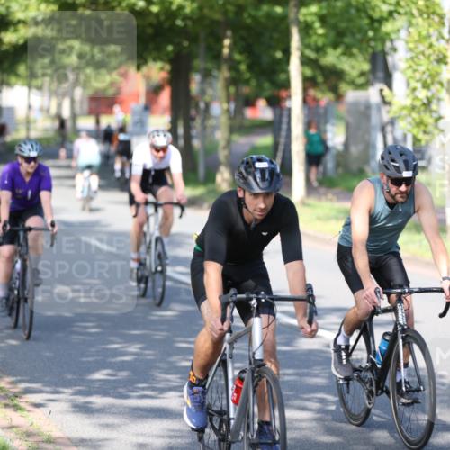 10.08.2025 - GEWOBA Citytriathlon Bremen Yannick Fuchs http://msf.ph/oto/8541150 10.08.2025 10:35:04 Radfahren 129, 147, 181, 241, 379, 382, 393, 404, 413, 444, 445, 461 meine-sportfotos.de