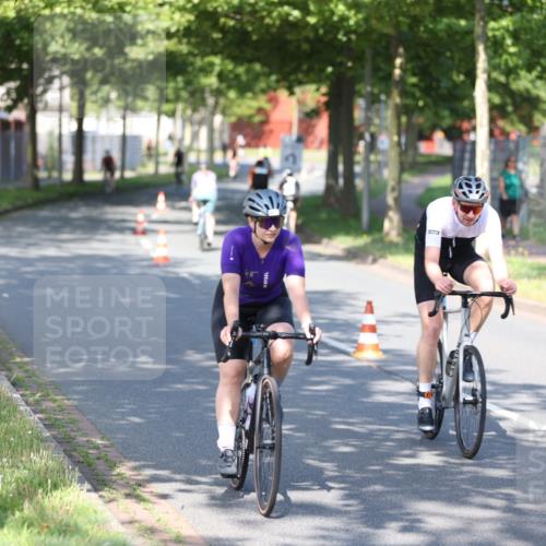 10.08.2025 - GEWOBA Citytriathlon Bremen Yannick Fuchs http://msf.ph/oto/8541153 10.08.2025 10:35:05 Radfahren 29, 147, 181, 241, 379, 382, 393, 404, 413, 444, 445, 461 meine-sportfotos.de