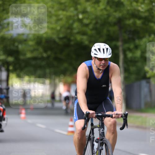 10.08.2025 - GEWOBA Citytriathlon Bremen Yannick Fuchs http://msf.ph/oto/8541154 10.08.2025 12:44:50 Radfahren 607, 638, 716, 727, 786, 800, 809, 819, 958, 1030 meine-sportfotos.de