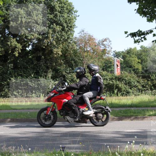 10.08.2025 - GEWOBA Citytriathlon Bremen Yannick Fuchs http://msf.ph/oto/8541157 10.08.2025 10:23:35 Radfahren 375 meine-sportfotos.de