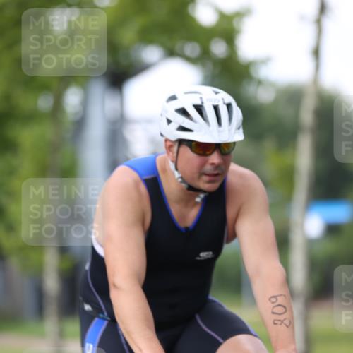 10.08.2025 - GEWOBA Citytriathlon Bremen Yannick Fuchs http://msf.ph/oto/8541160 10.08.2025 12:44:51 Radfahren 607, 638, 716, 727, 786, 809, 819, 958, 1030 meine-sportfotos.de