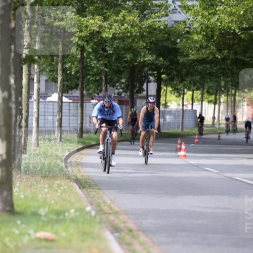 10.08.2025 - GEWOBA Citytriathlon Bremen Yannick Fuchs http://msf.ph/oto/8541166 10.08.2025 12:44:53 Radfahren 607, 638, 647, 716, 727, 786, 809, 816, 819, 958, 1030 meine-sportfotos.de