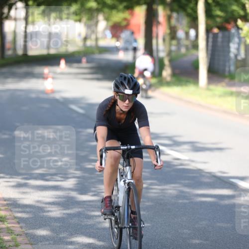 10.08.2025 - GEWOBA Citytriathlon Bremen Yannick Fuchs http://msf.ph/oto/8541167 10.08.2025 10:35:56 Radfahren 71, 109, 225, 392, 452, 493 meine-sportfotos.de