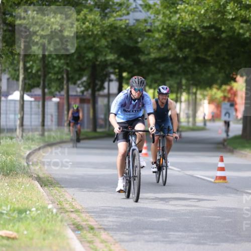 10.08.2025 - GEWOBA Citytriathlon Bremen Yannick Fuchs http://msf.ph/oto/8541168 10.08.2025 12:44:54 Radfahren 607, 638, 647, 716, 727, 786, 809, 816, 958, 1030 meine-sportfotos.de